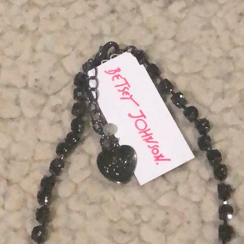 Betsey Johnson necklace - Picture 3 of 7